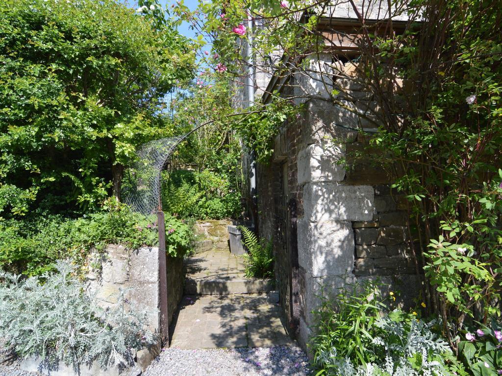 Enchanting Cottage With Terrace Garden Hamoir Bagian luar foto